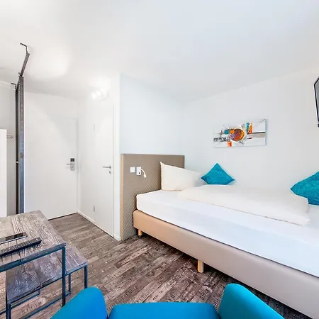 Hotel Sirrah